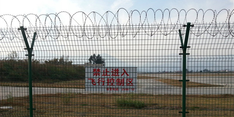 刀片刺绳用作机场防护护栏
